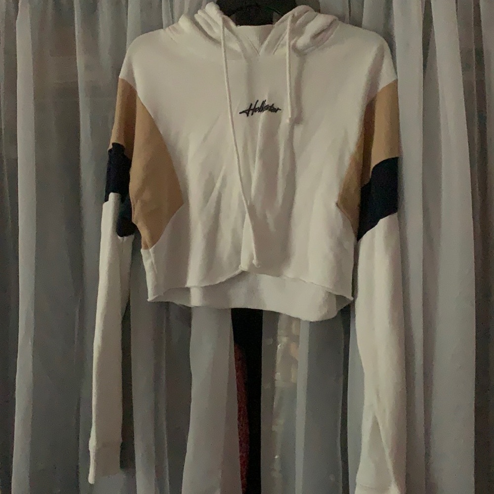 Long sleeve white cropped Hollister hoodie